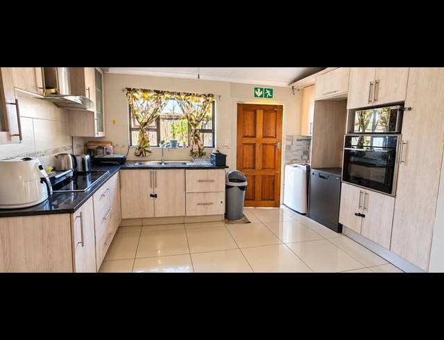 4 BEDROOM HOUSE FOR SALE IN THE REEDS